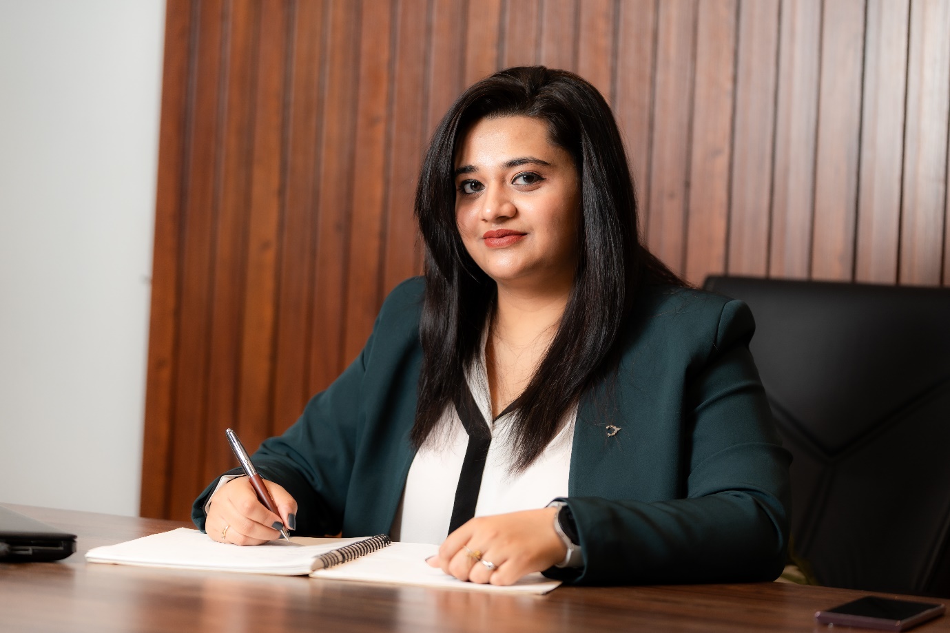 Sushmita Gupta: Revolutionizing the Beauty Industry with Rayz Cosmetics