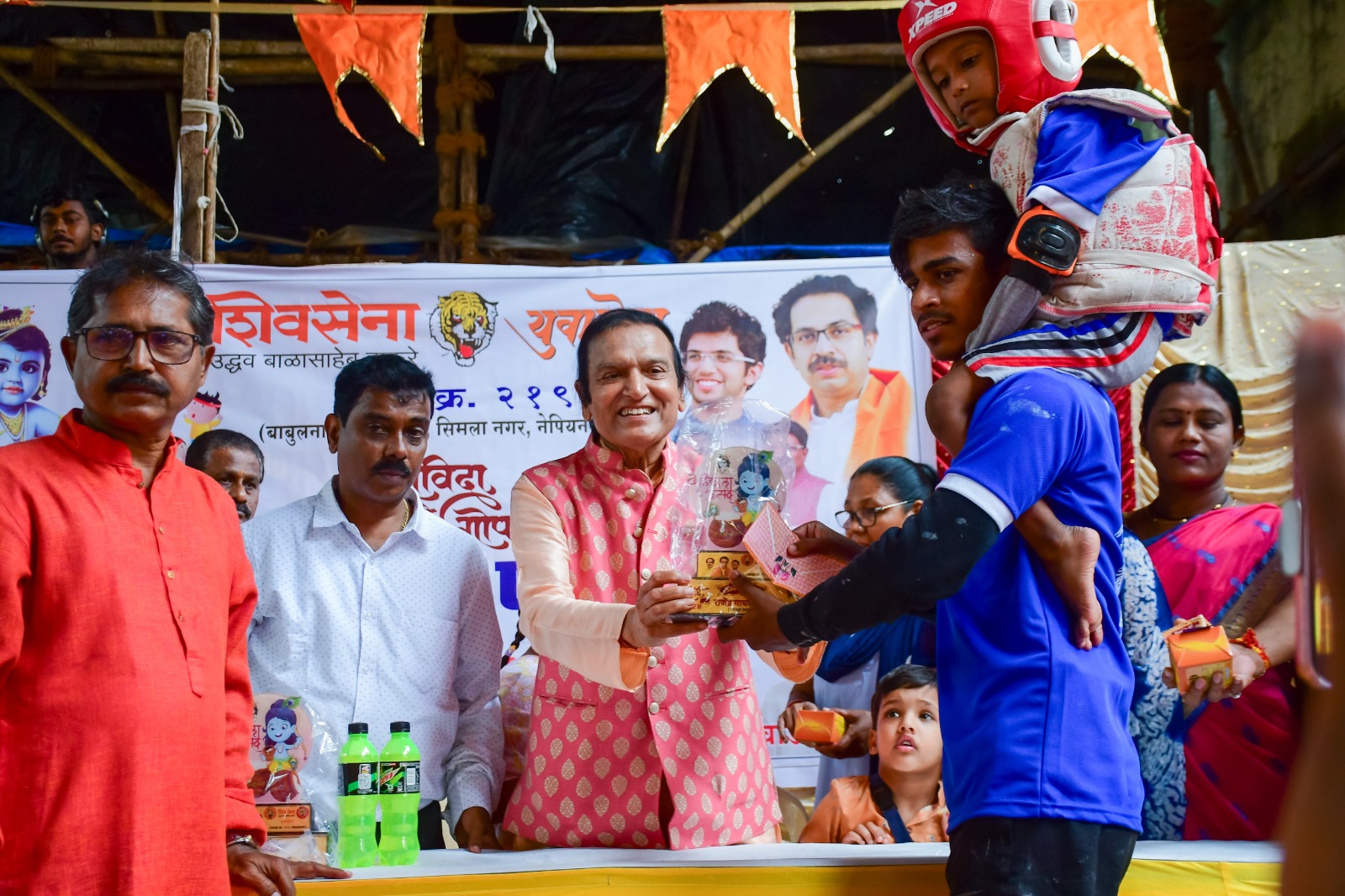 Dinesh Shahra Foundation Recognizes Youth Participation at a Dahi Handi Celebration Event in Mumbai