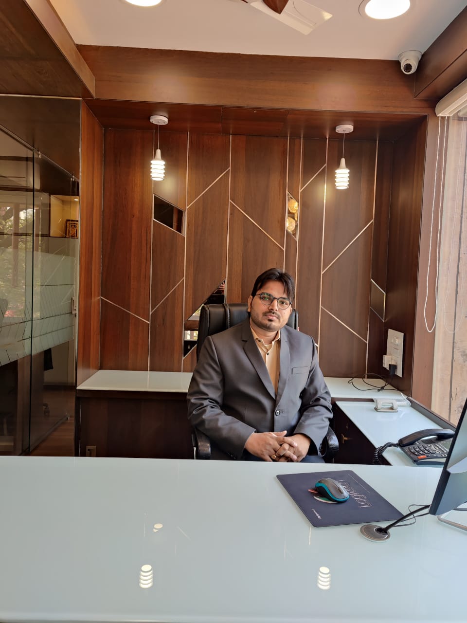 “Meet Mushir Ahmad: The Visionary Founder & Director of KWIKMI”