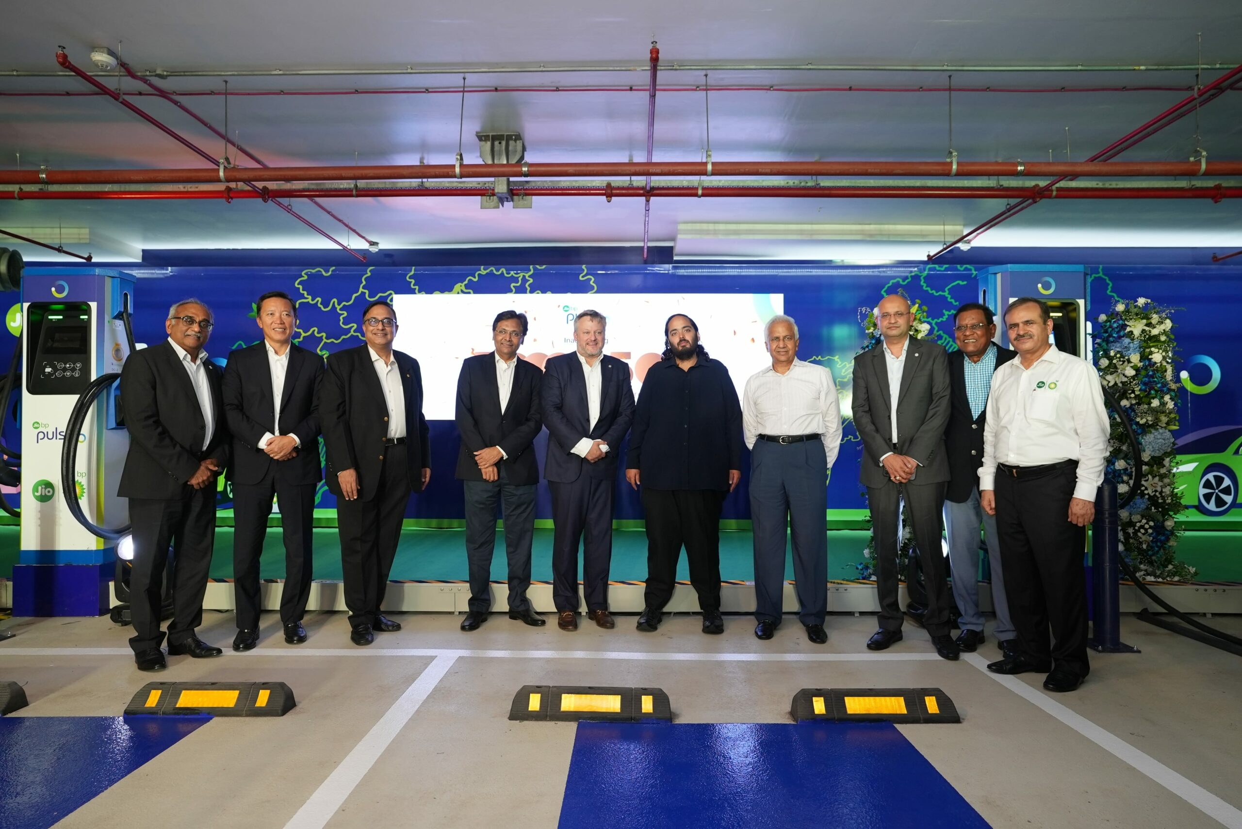 Anant Ambani and Murray Auchincloss inaugurate Jio-bp’s 500th EV-charging station at Jio World Centre (JWC), BKC, Mumbai, marking the installation of 5,000 Jio-bp charging points in India 