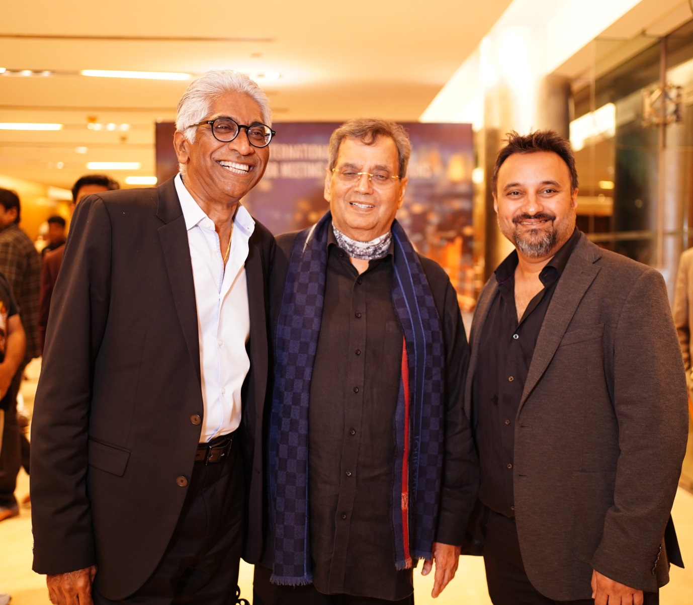 Master filmmaker Subhash Ghai honours Ace Hollywood Producer Ashok Amritraj with IIFTC Global Indian Cinema Icon Award